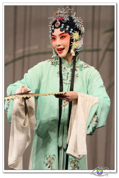 塔罗牌爱情金字塔牌阵教程：从零开始入门指南